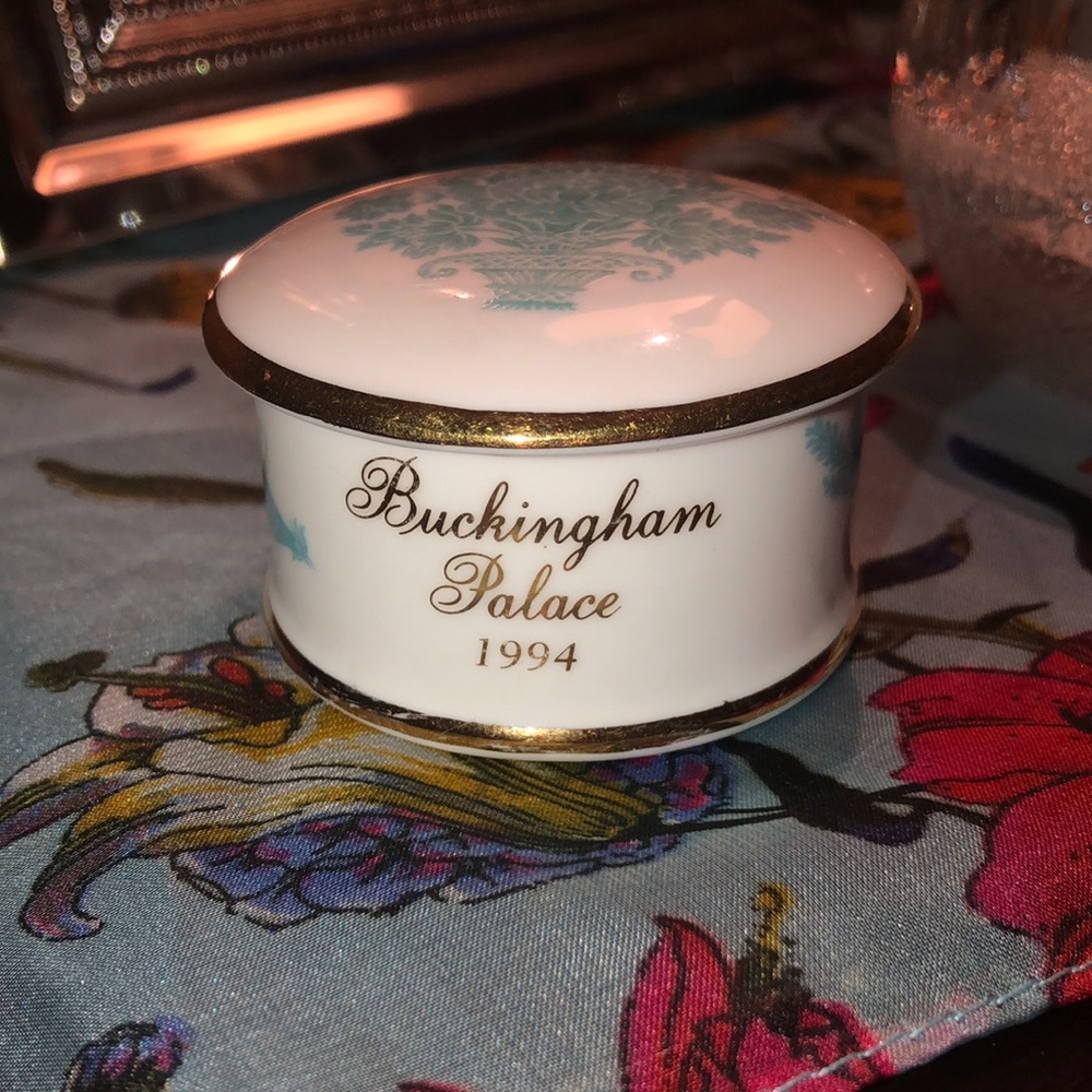 The Royal Collection 1994 Buckingham Palace Blue Gold Trim Trinket Box.